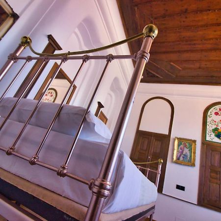 Boutique Hotel Praga Gjirokaster Bilik gambar