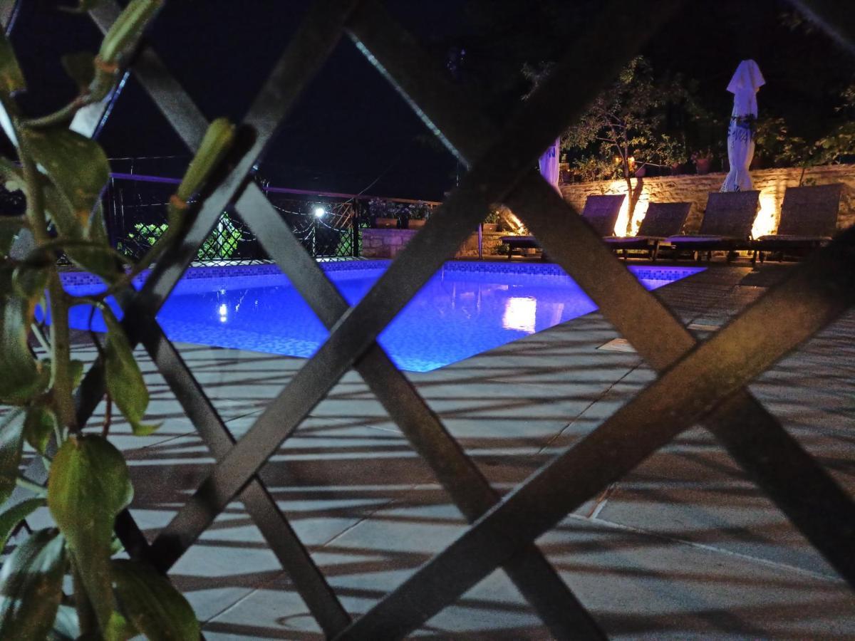 Boutique Hotel Praga Gjirokaster Luaran gambar
