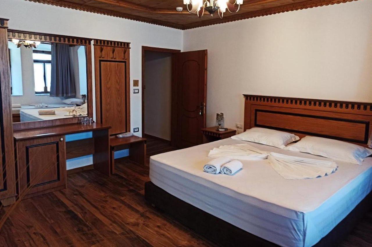 Boutique Hotel Praga Gjirokaster Luaran gambar