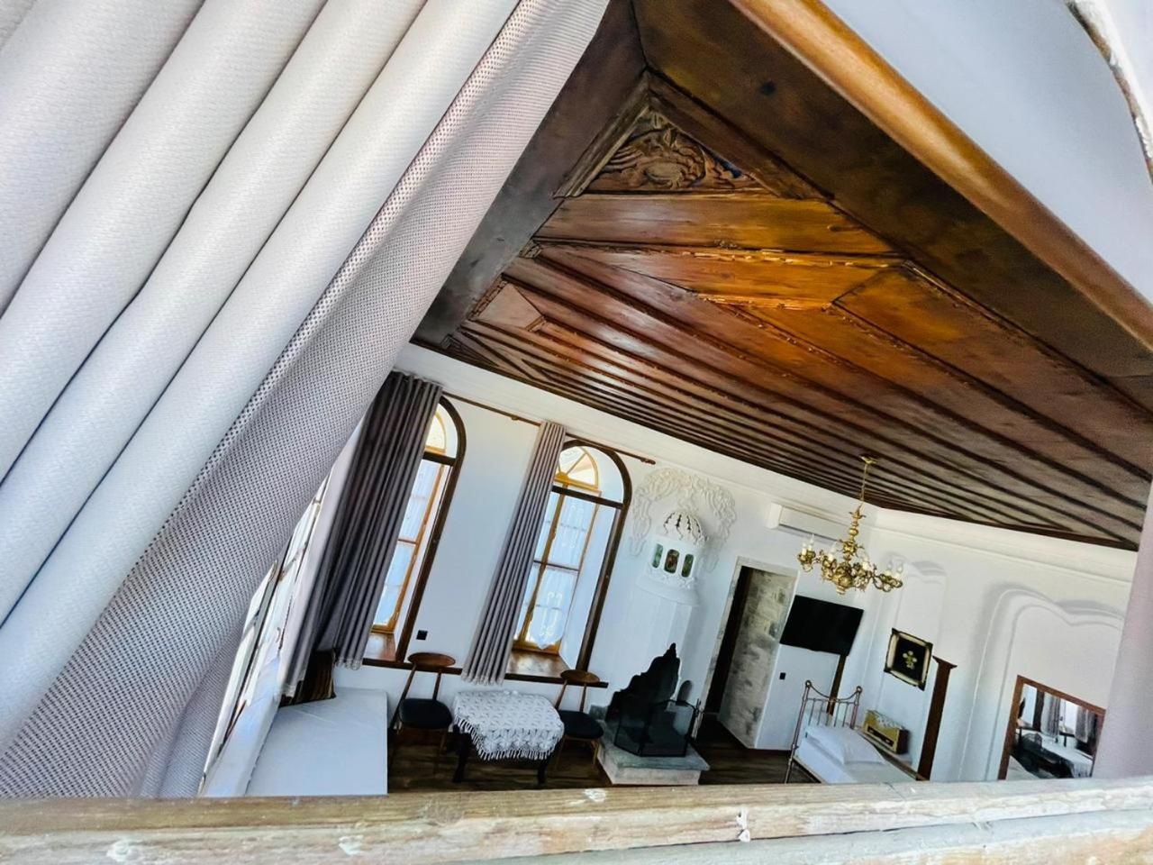Boutique Hotel Praga Gjirokaster Bilik gambar