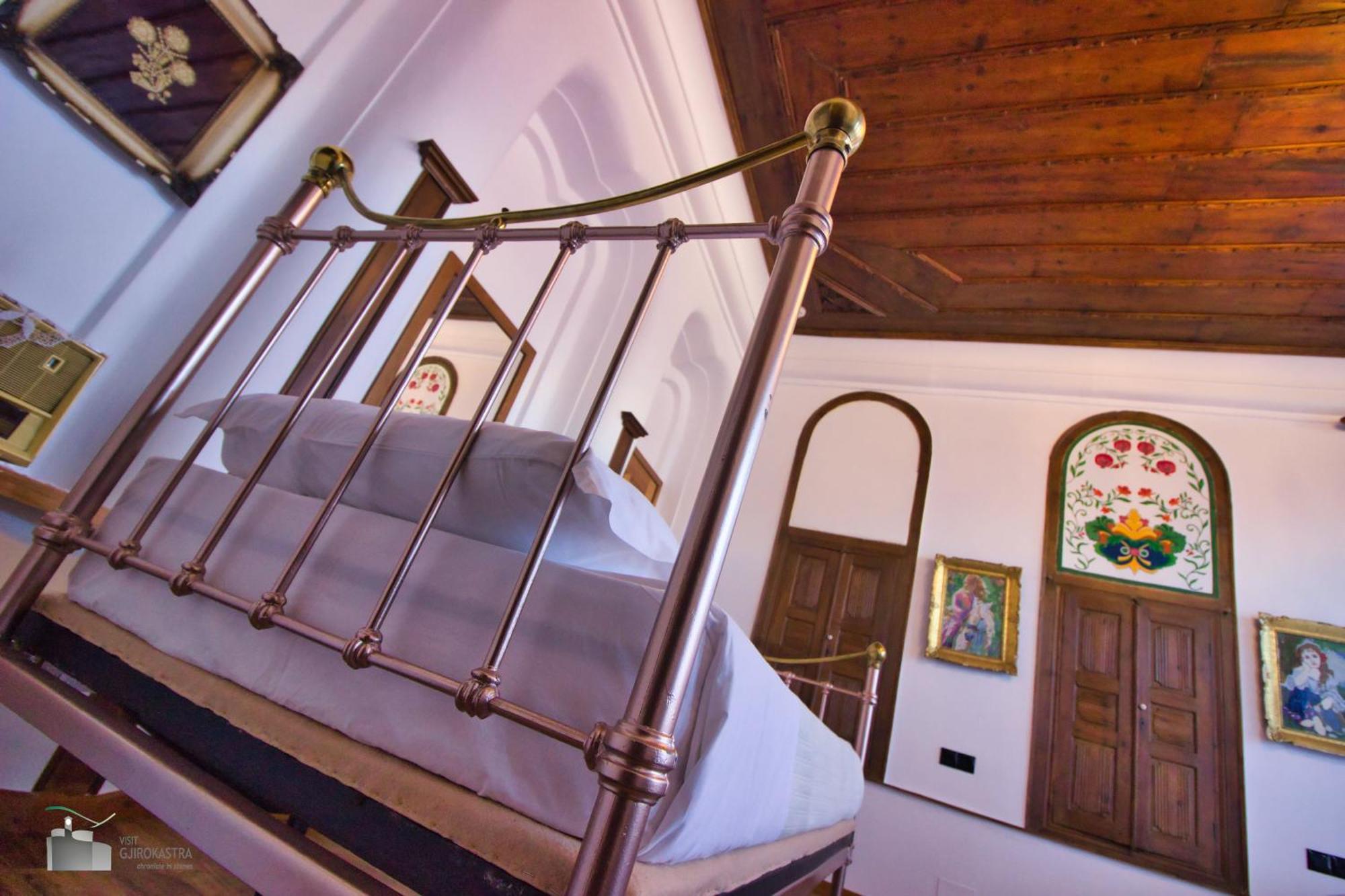 Boutique Hotel Praga Gjirokaster Bilik gambar