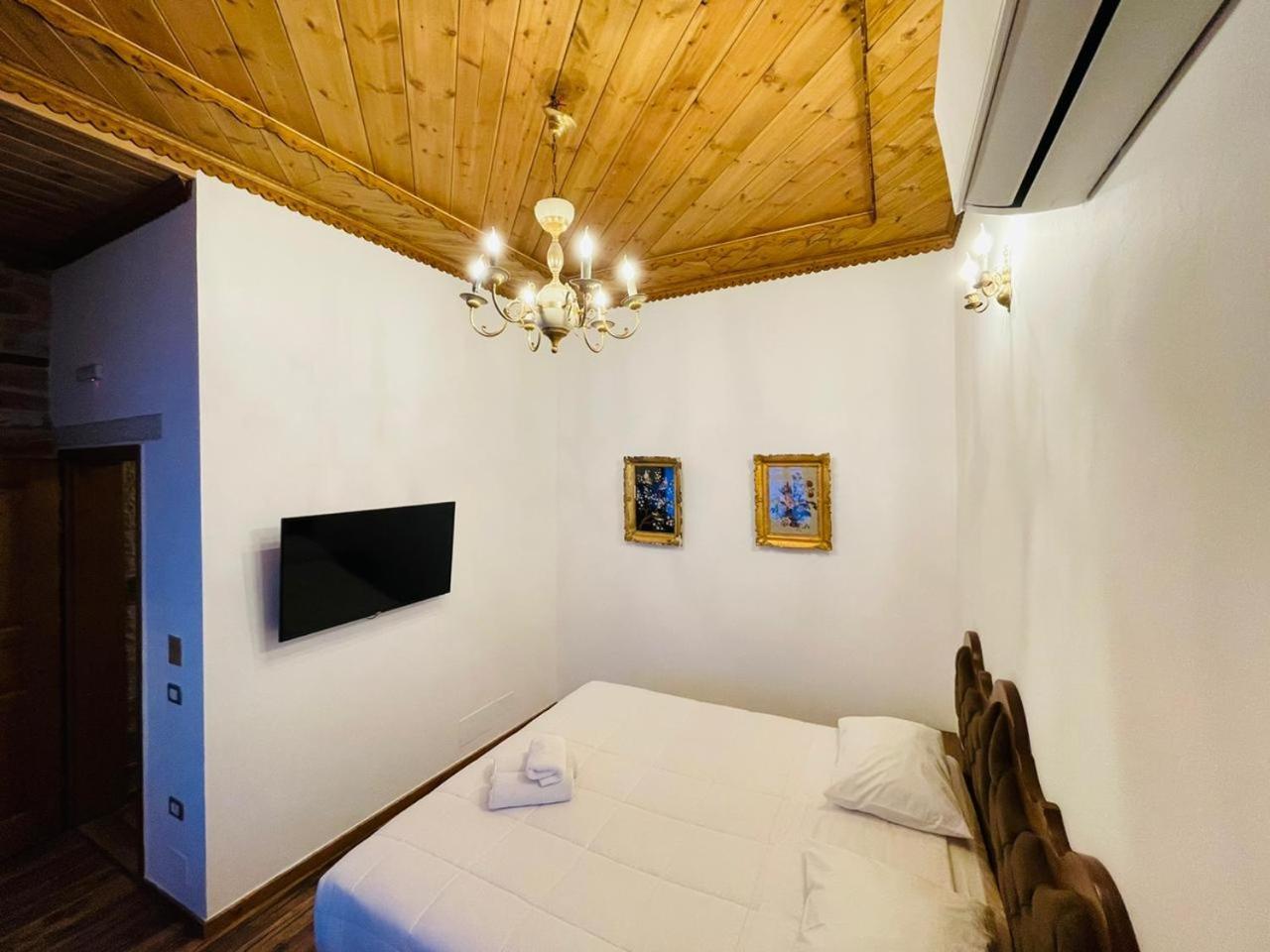 Boutique Hotel Praga Gjirokaster Bilik gambar