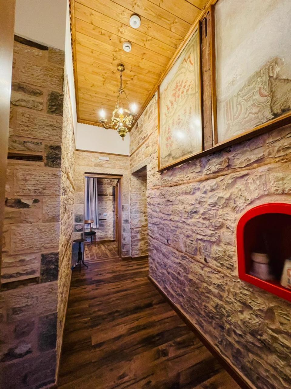 Boutique Hotel Praga Gjirokaster Bilik gambar