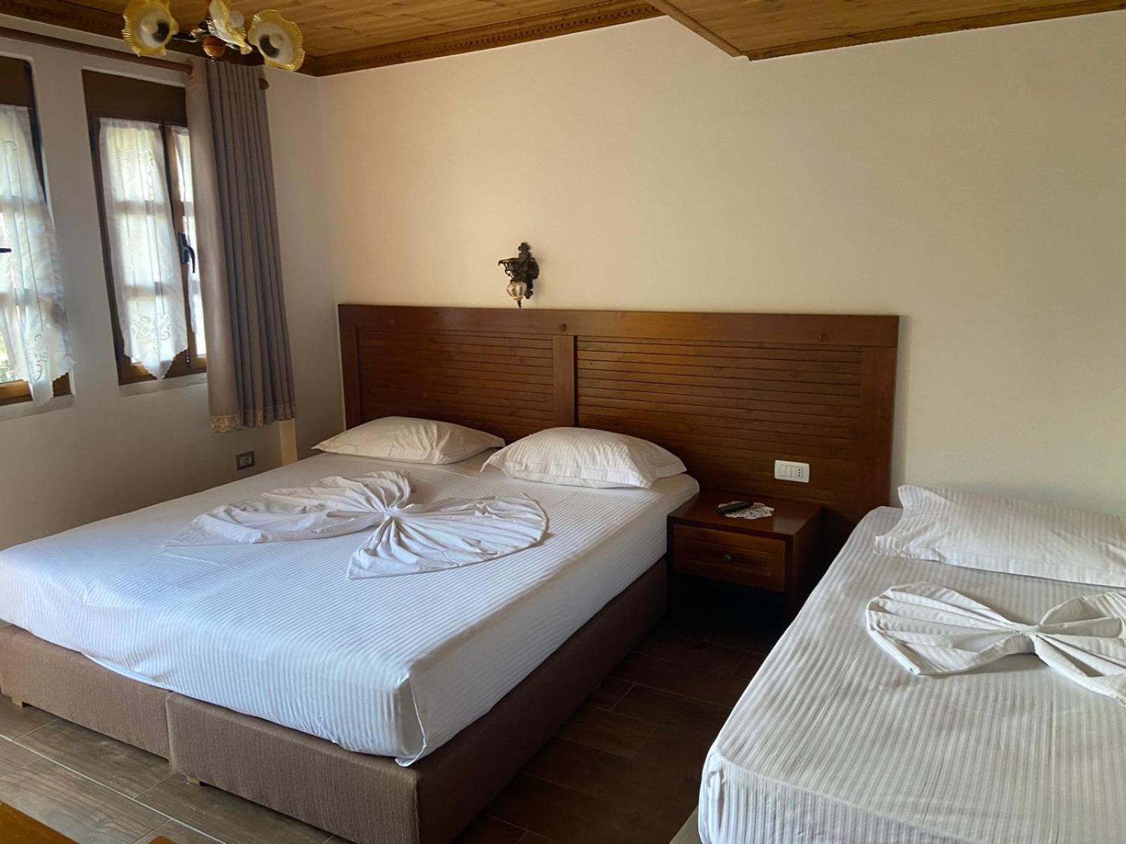 Boutique Hotel Praga Gjirokaster Luaran gambar