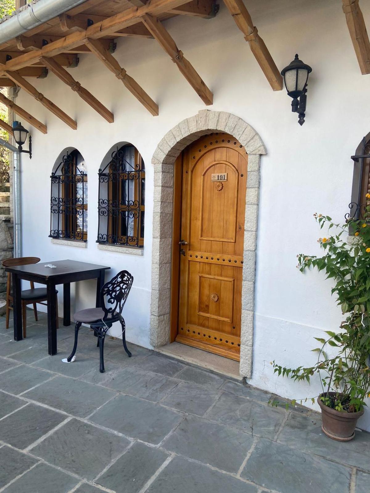 Boutique Hotel Praga Gjirokaster Luaran gambar